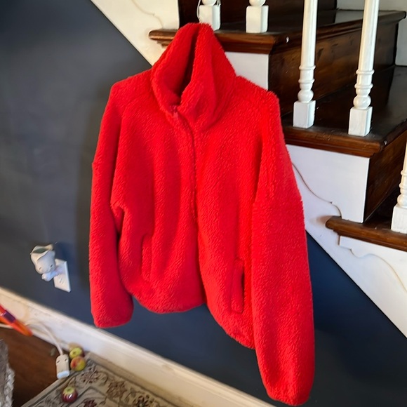 American Eagle NEW Bear Hug Zip up Women's Sherpa Jacket in Flame Red Sz M - Picture 4 of 13